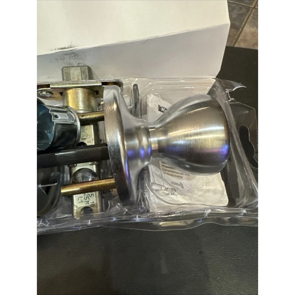 Kwikset Tylo  Satin Nickel  Bed Door Knob   93001-871‎